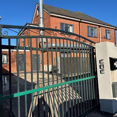 Cosy 3 Bed Apartment Near Birmingham Airport & Nec Perfect For Groups & Contractors! Dış mekan fotoğraf